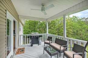 NEW Bright Bella Vista Home with Yard 4Mi to Trails